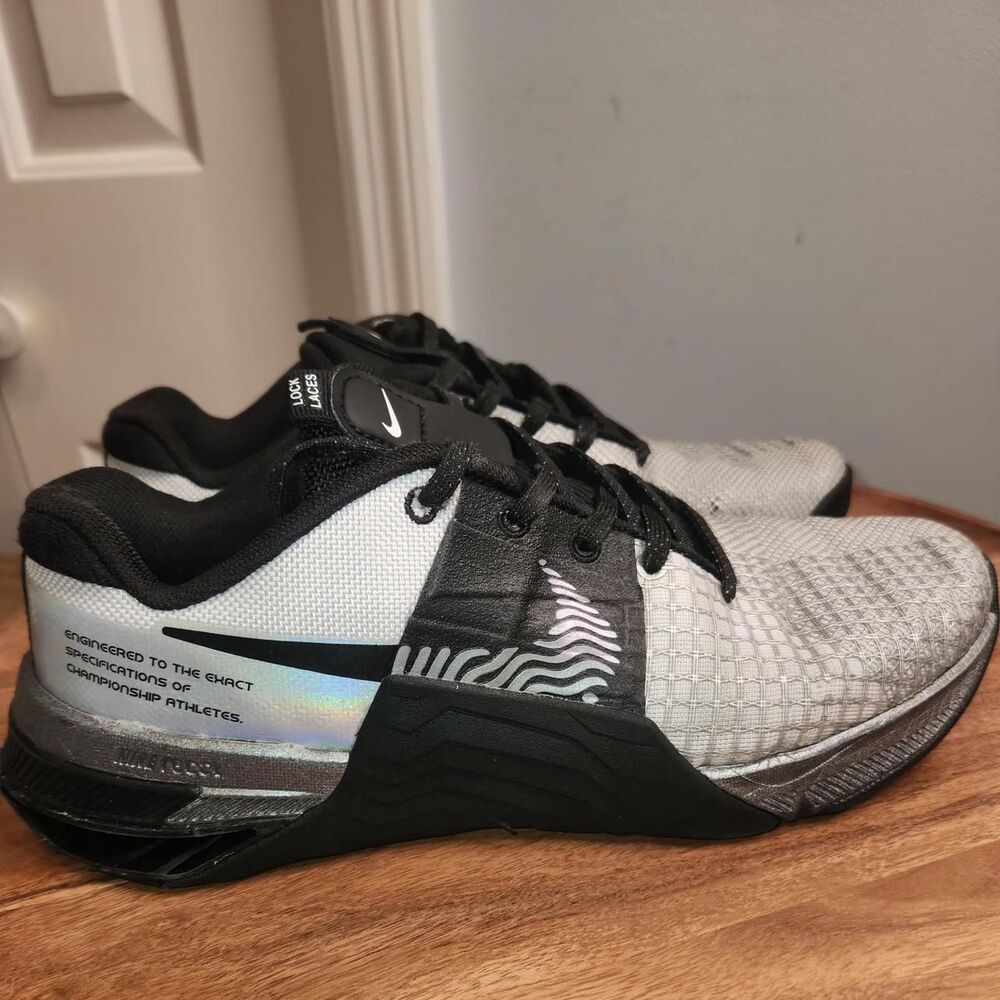 Nike Women's Black and Grey Trainers